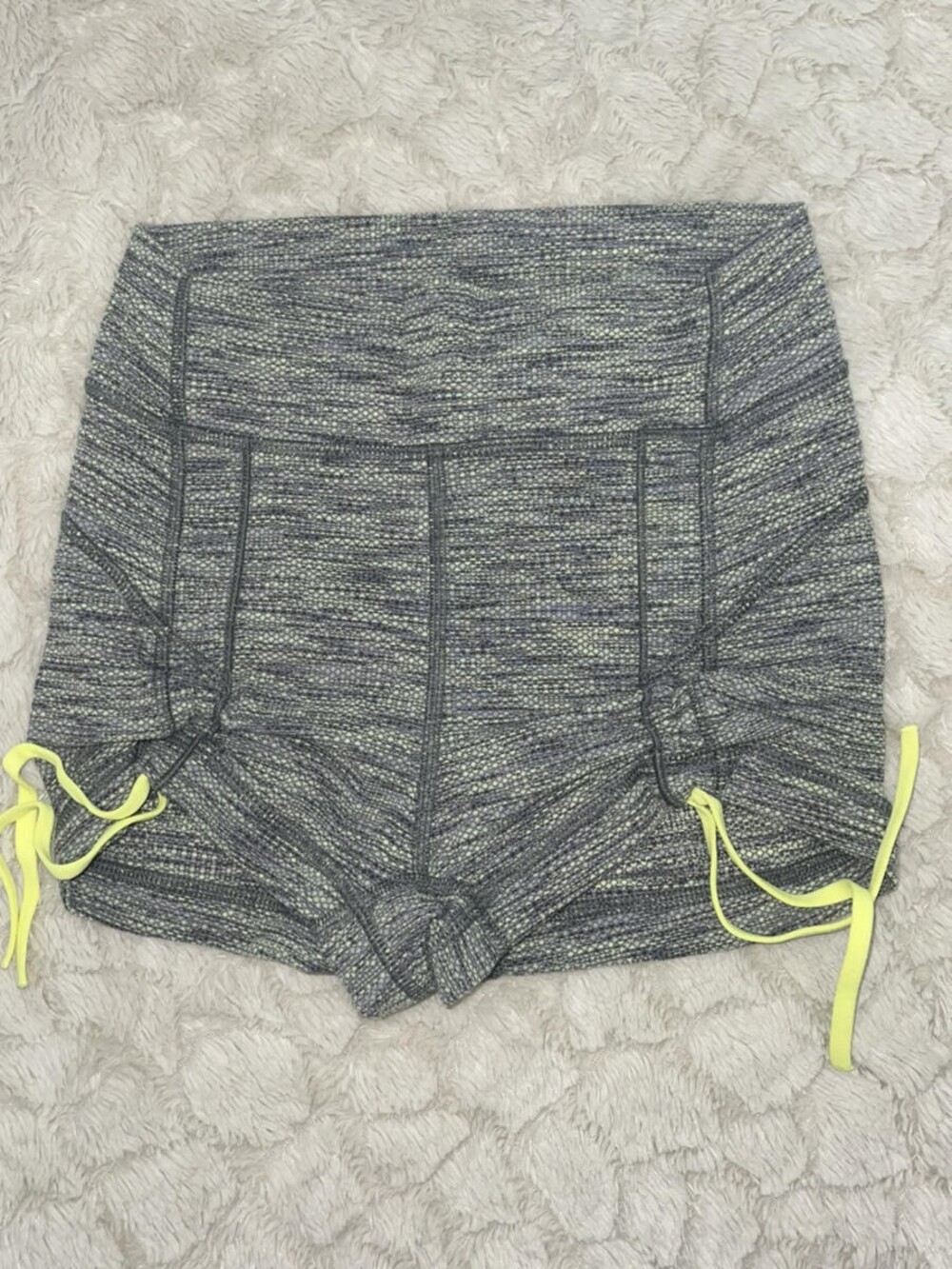 Womens Lululemon Short Cinch Tie Ruched Gray/Yellow Shorts Size 4 Booty